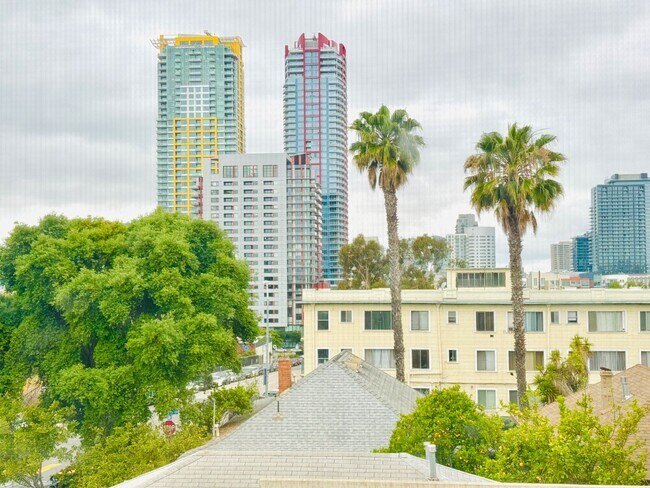 Building Photo - STUDIO RIGHT OUTSIDE OF DOWNTOWN! $1,495/m...