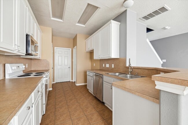 Building Photo - 14307 Mirkwood Ln