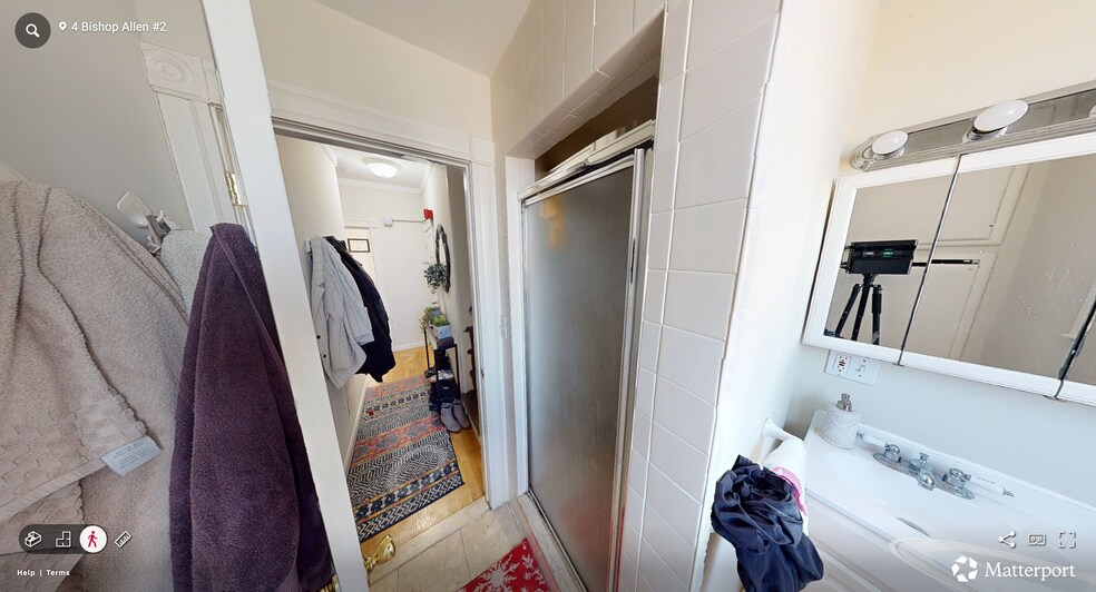 Building Photo - 4 Bishop Allen Dr