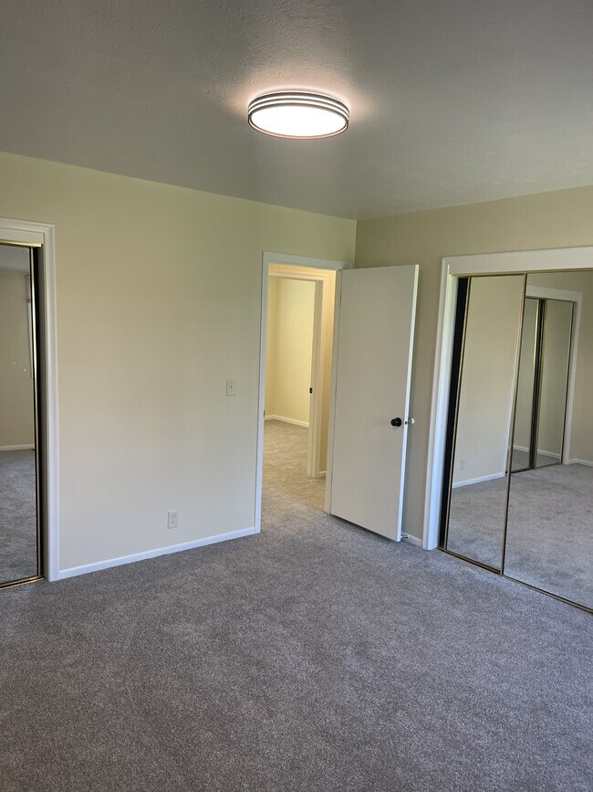 Building Photo - 406 Laredo Rd