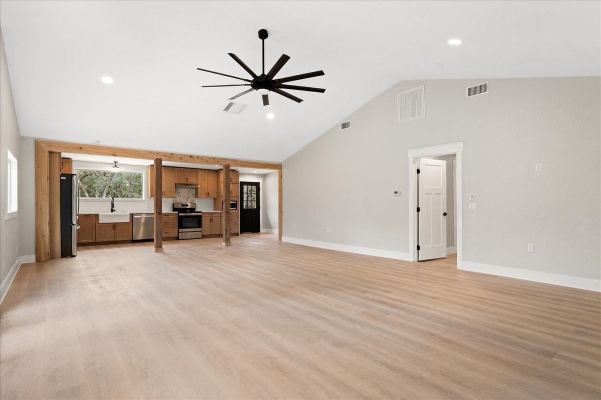 Building Photo - 533 Pine Canyon Dr