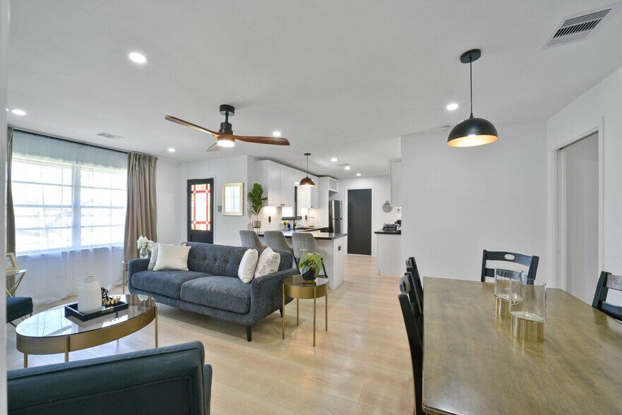 Building Photo - 6230 Rena St