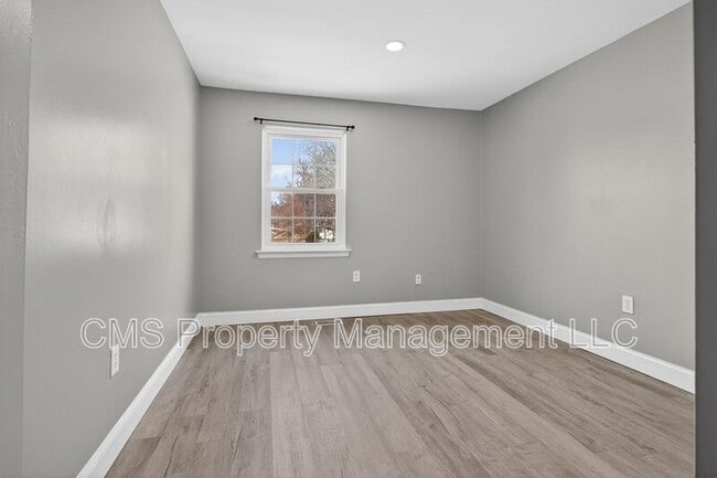 Building Photo - 1216 Thomas Ave