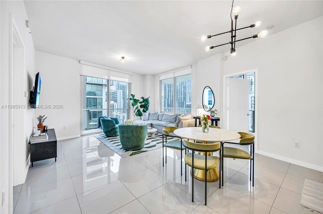 Building Photo - 1010 SW 2nd Ave