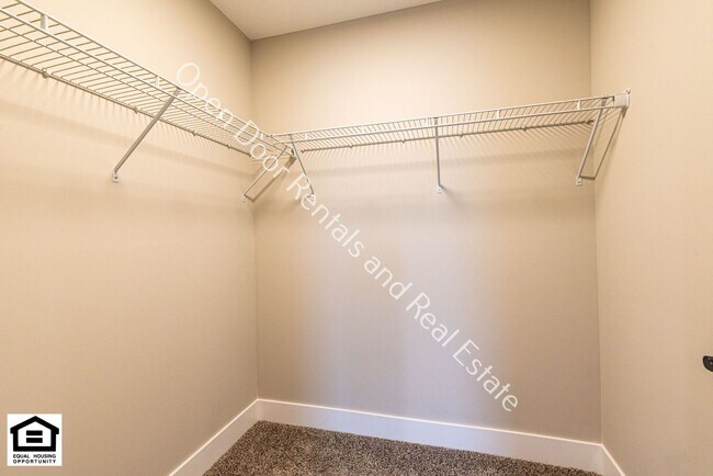 Building Photo - 10545 Old Leo Rd