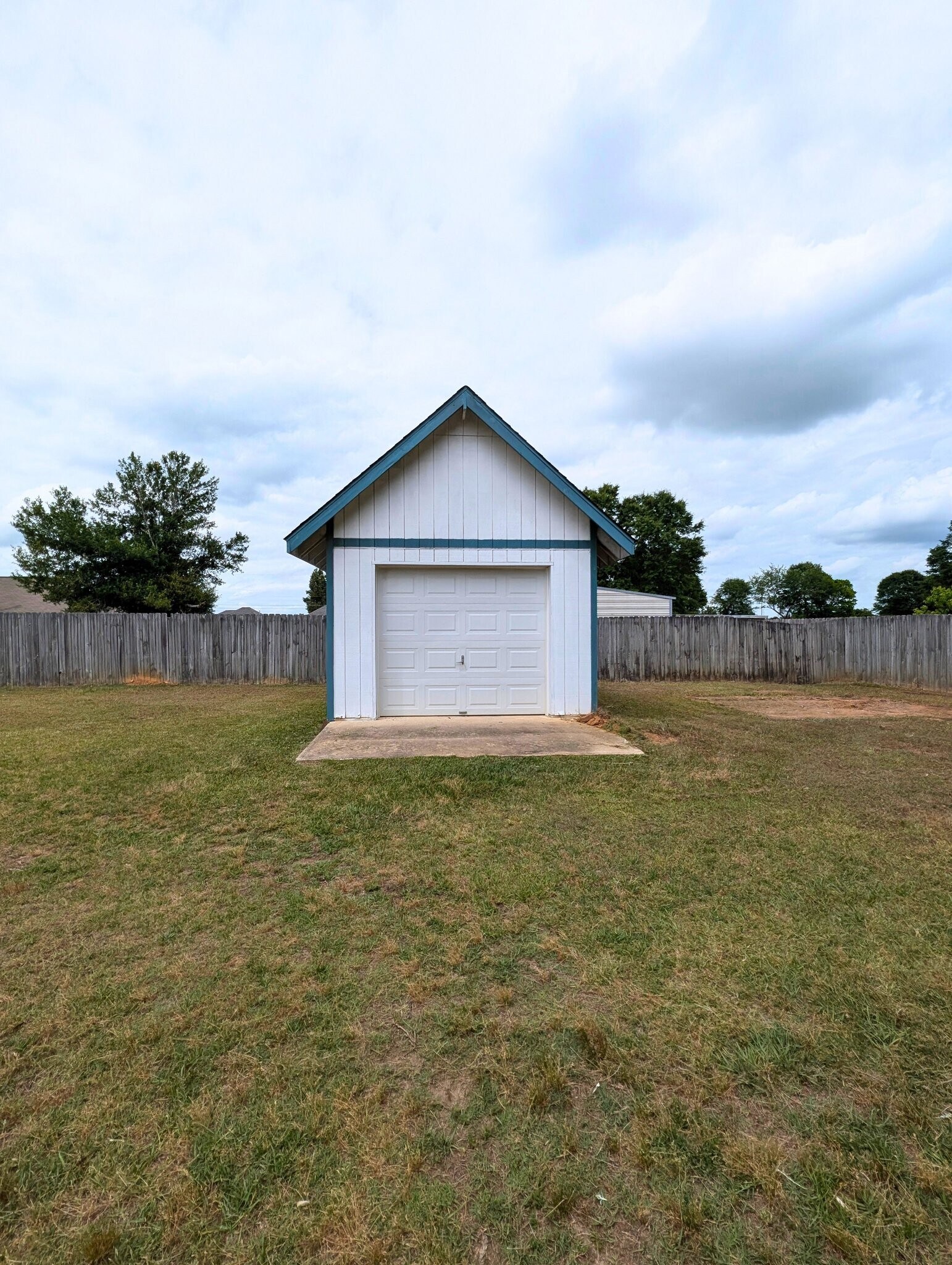 Building Photo - 223 S Springfield Dr