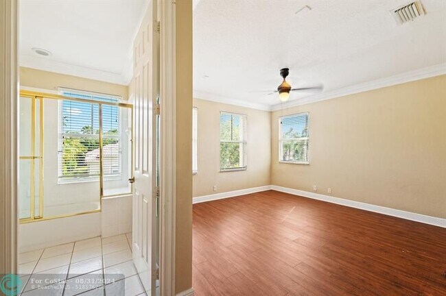 Building Photo - 11515 NW 75th Manor