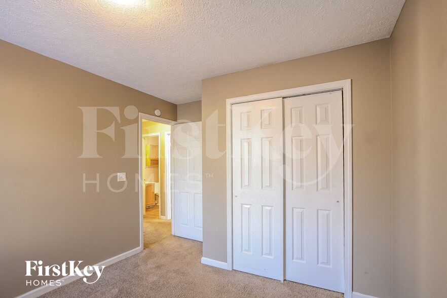 Building Photo - 4 Ashwood Cir