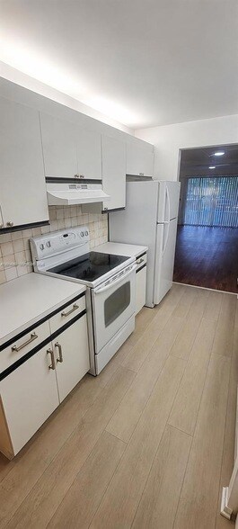 Building Photo - 1300 SW 130th Ave
