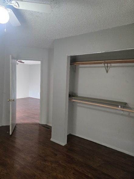 Building Photo - 630 E St Vrain St