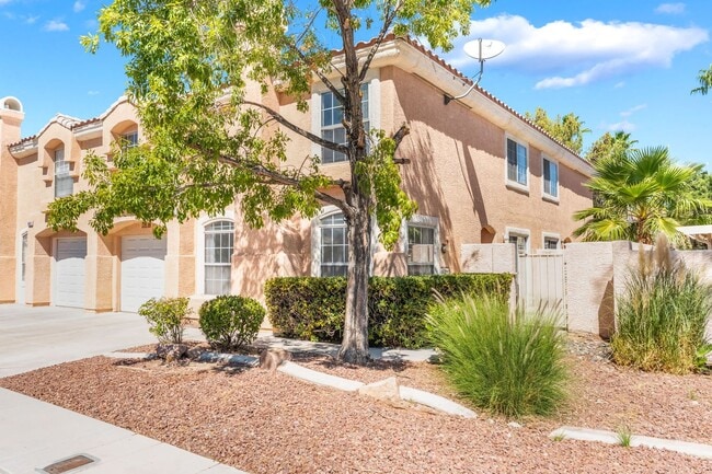 Building Photo - Northwest Townhome