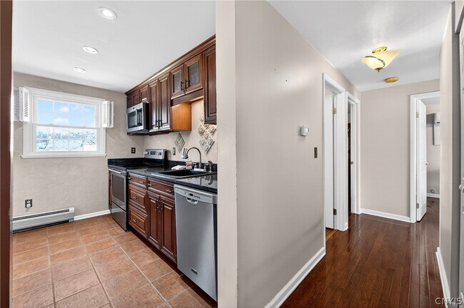Building Photo - 8237 Mantova Dr
