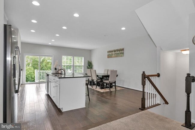 Building Photo - 8633 Rosecrans Ln
