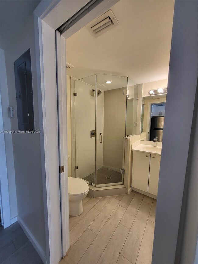 Building Photo - 1601 Meridian Ave