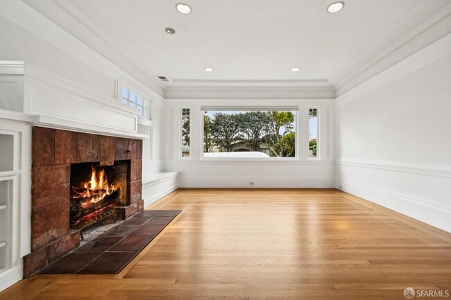 Building Photo - 420 Miramar Ave