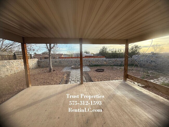 Building Photo - Spacious 4/2 close to WSMR and NASA