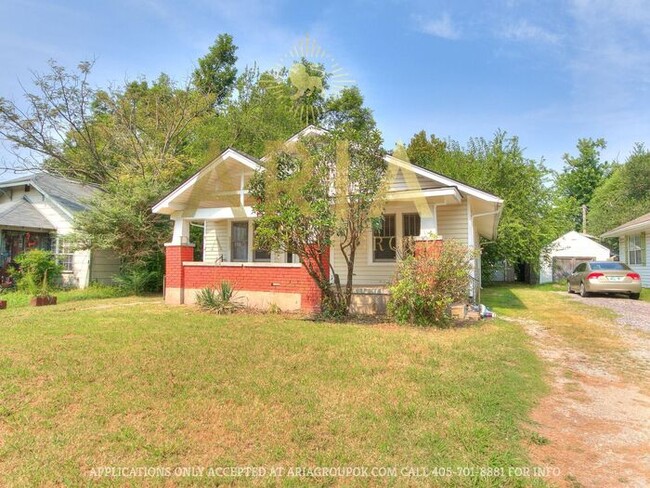 Building Photo - Charming 2 Bedroom/1 Bath Norman Home - Av...