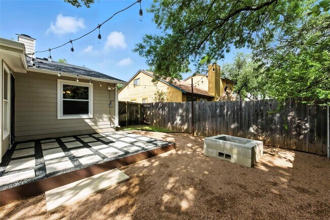 Building Photo - 12213 Antoinette Pl