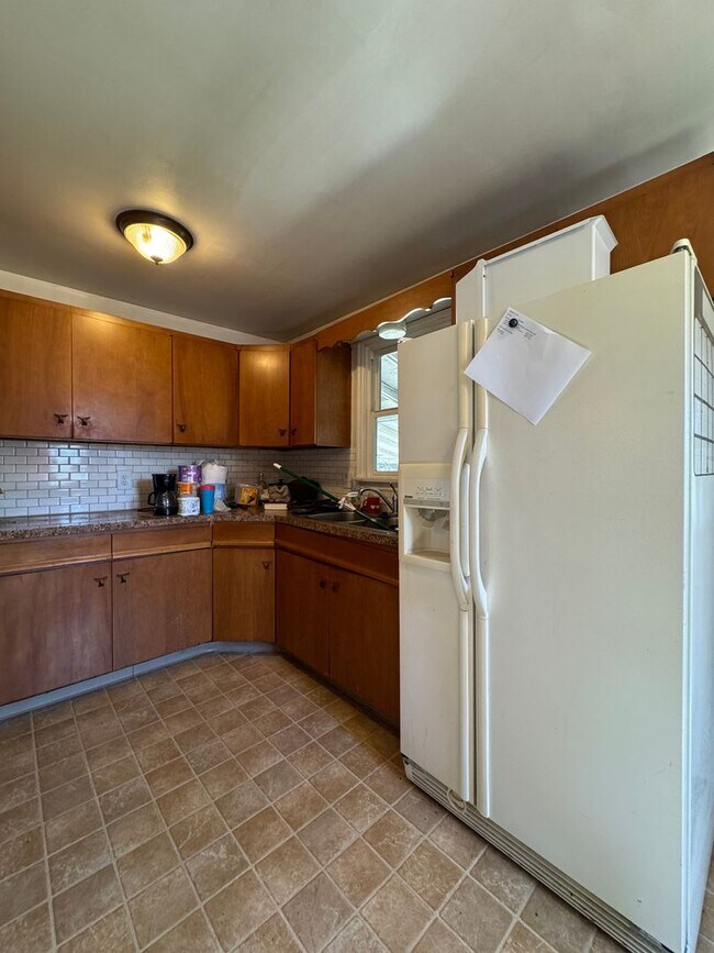 Building Photo - Cozy 2-Bedroom Pet-Friendly Home for Lease