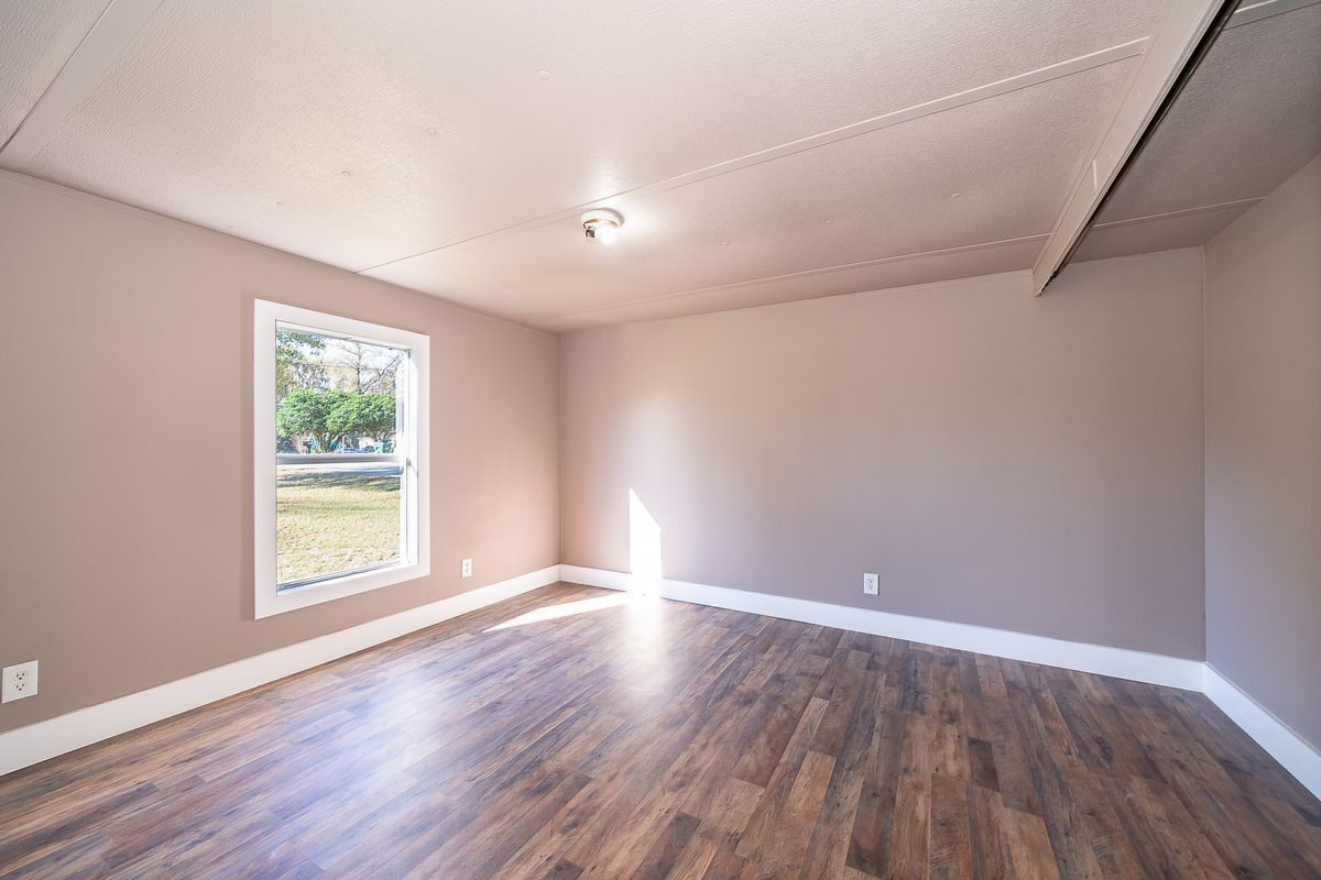 Building Photo - 101 Caroline Ave