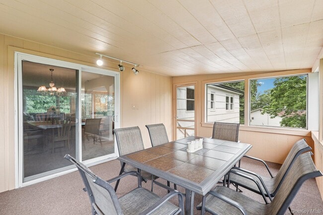 Building Photo - 118 Standish Dr