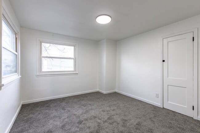 Building Photo - Available April 2026 - COMPLETELY RENOVATED 2 Bedroom Home