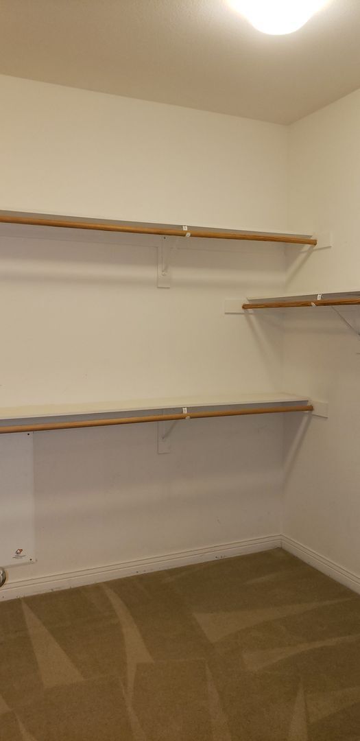 Building Photo - 70 Vía De La Valle