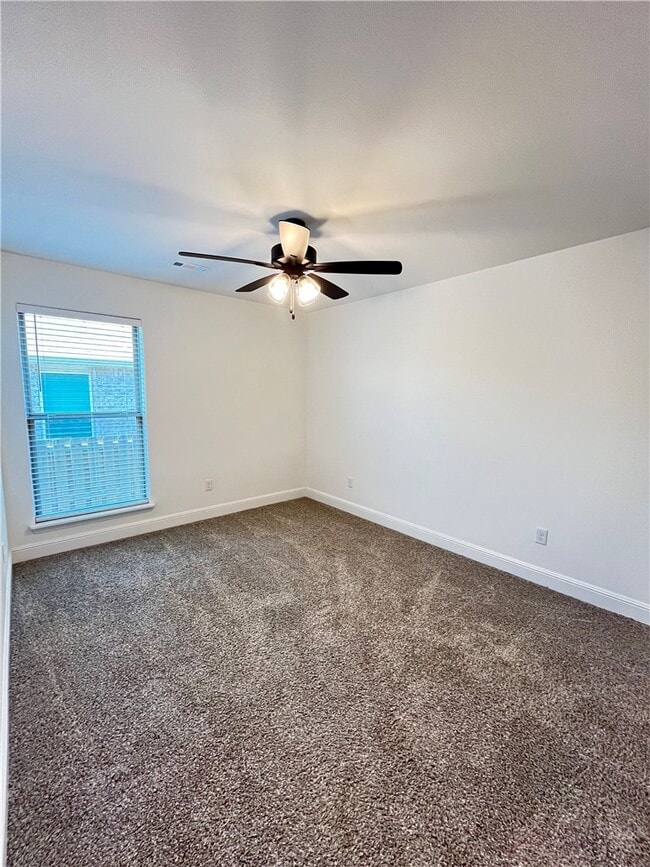 Building Photo - 2060 Periwinkle Pl