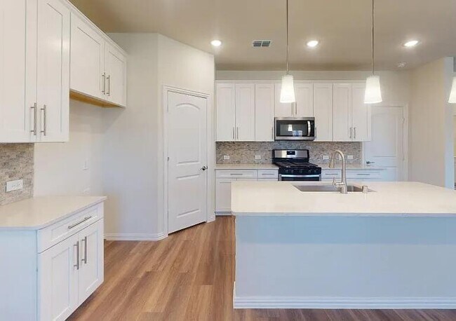 Building Photo - 12017 Paseo de los Lagos Ln