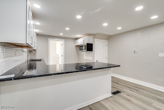 Building Photo - 920 Bloomfield Ave