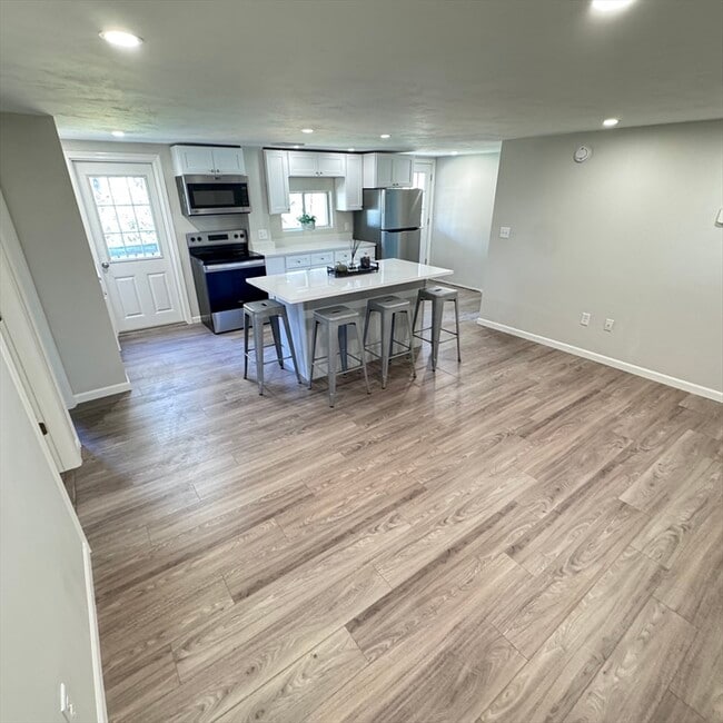 Building Photo - 131 Worcester-Providence Turnpike