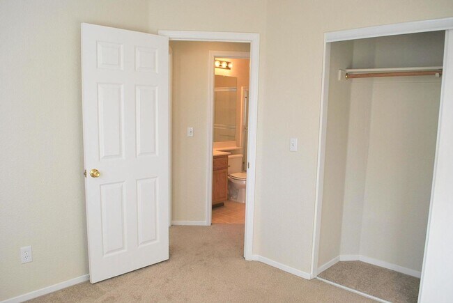 Building Photo - REDUCED ! Bright & Modern Townhouse in Beautiful Danville! Close to Blackhawk Plaza!