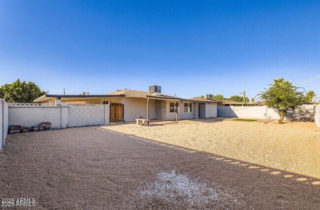 Building Photo - 5827 N 22nd Dr