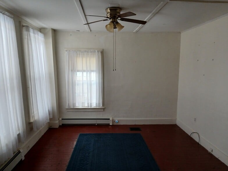 Building Photo - 63 Plain Rd