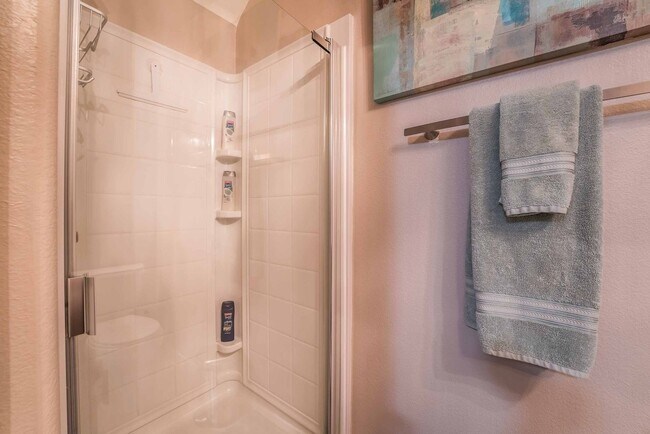 Building Photo - CHARMING FULLY FURNISHED 2 BEDROOM!