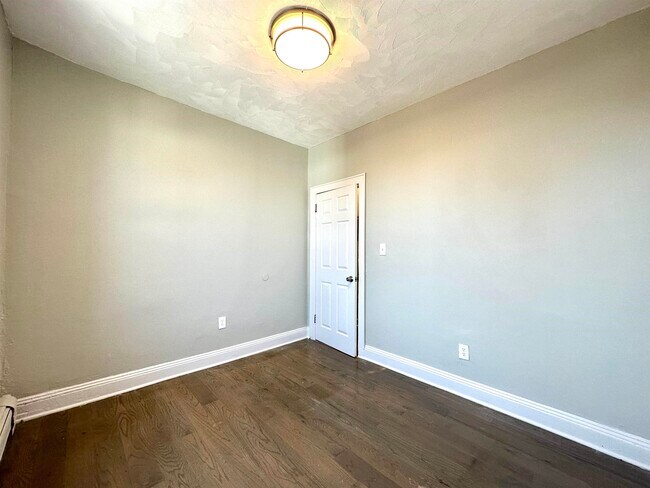 Building Photo - 93 Grant Ave