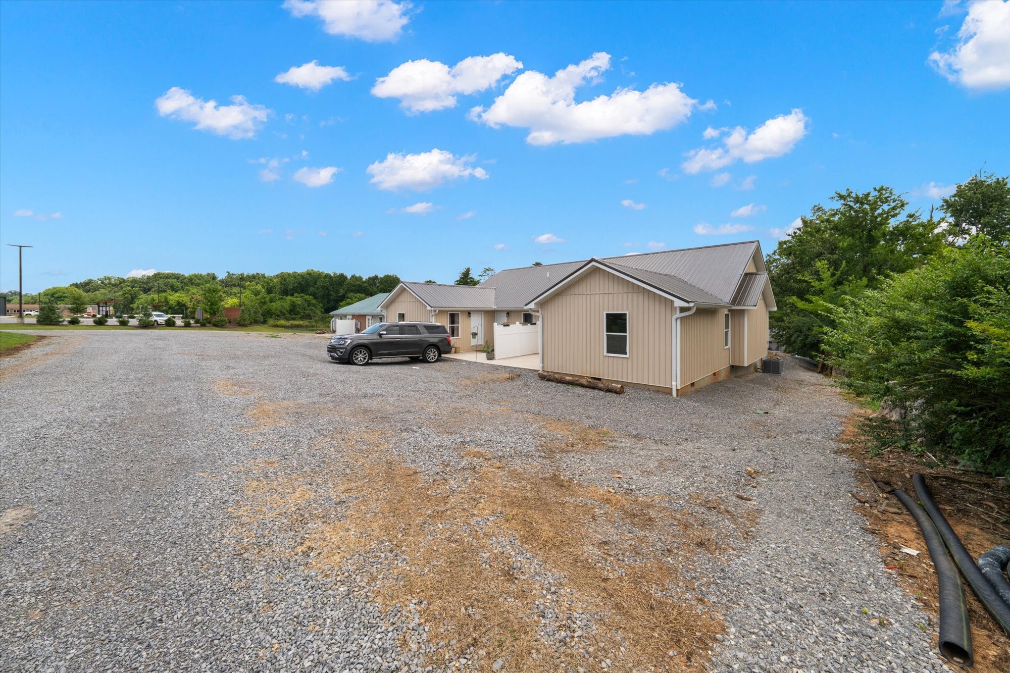 Building Photo - 1908 Laurel Ln