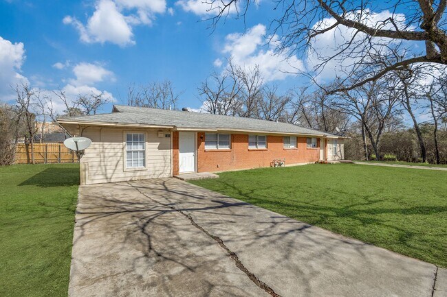Building Photo - 1302 Margie St