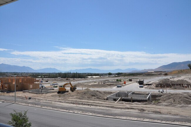 Building Photo - 3 bedroom, 2 bathroom house located in the desirable area of Saratoga Springs/ Lehi, UT