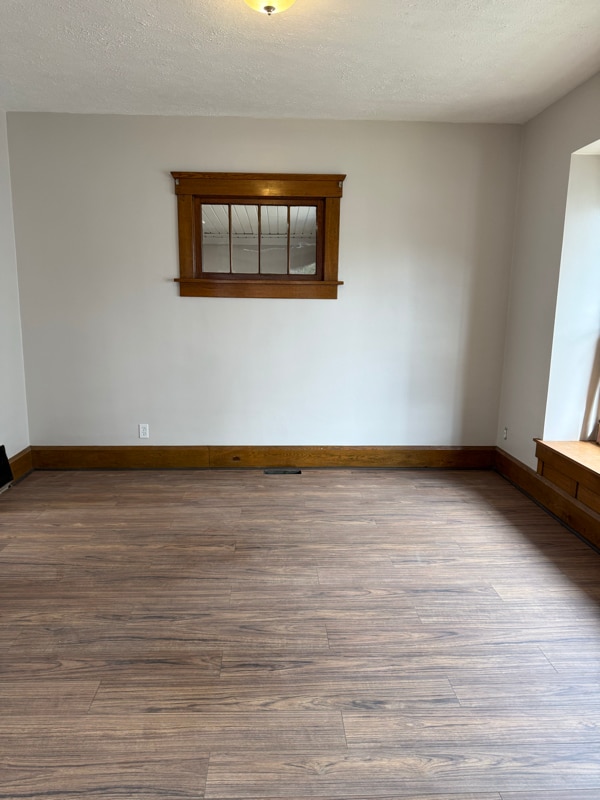 Building Photo - 420 6th St NE