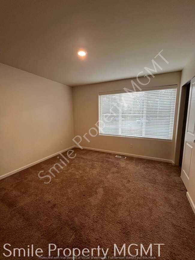 Building Photo - townhouse