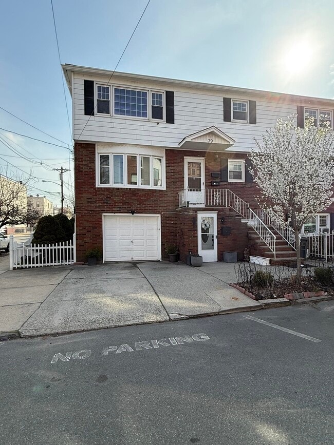 Building Photo - 79 Paterson St