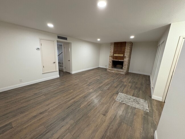 Building Photo - 3225 Castledale St