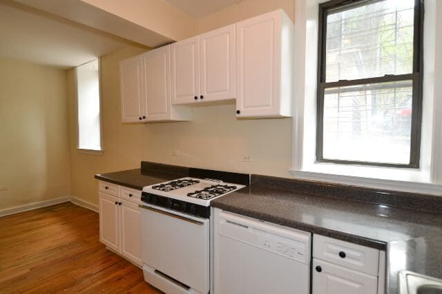 Building Photo - 632 W Oakdale Ave