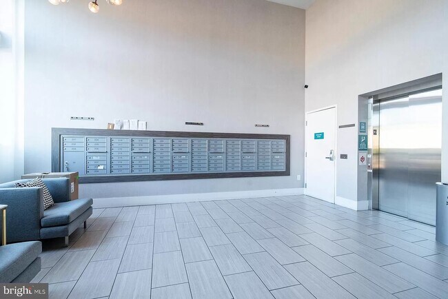 Lobby with mailboxes and secure package room - 989 S Buchanan St
