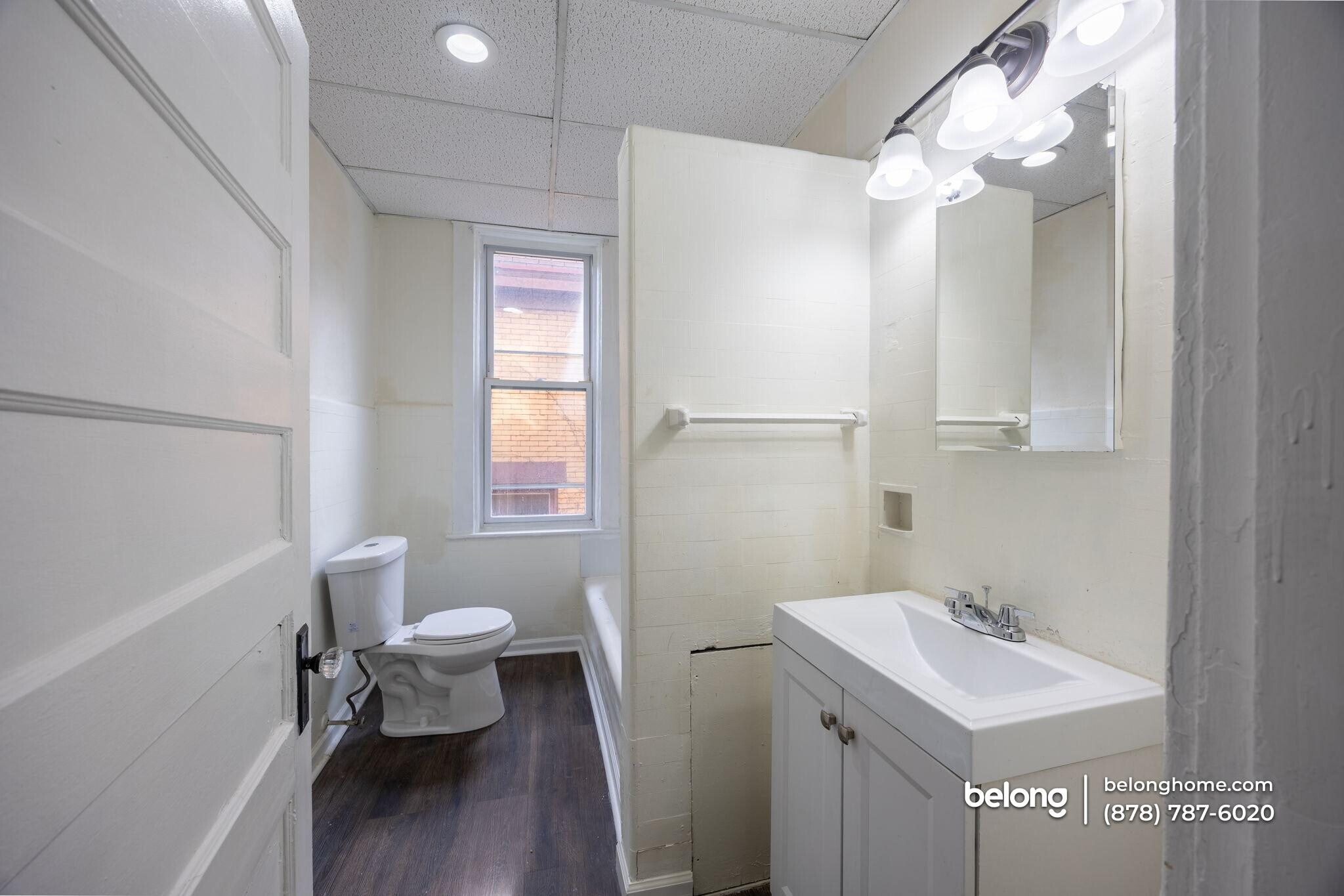 Building Photo - 508 E 9th Ave