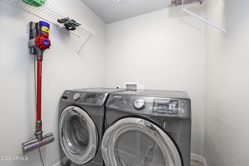 Building Photo - 1319 E Orangewood Ave