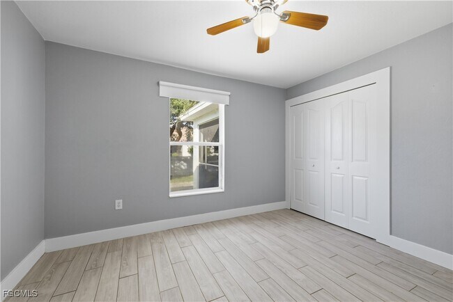 Building Photo - 1134 NE 4th Pl