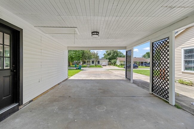 Building Photo - 1000 W Thomas Ave