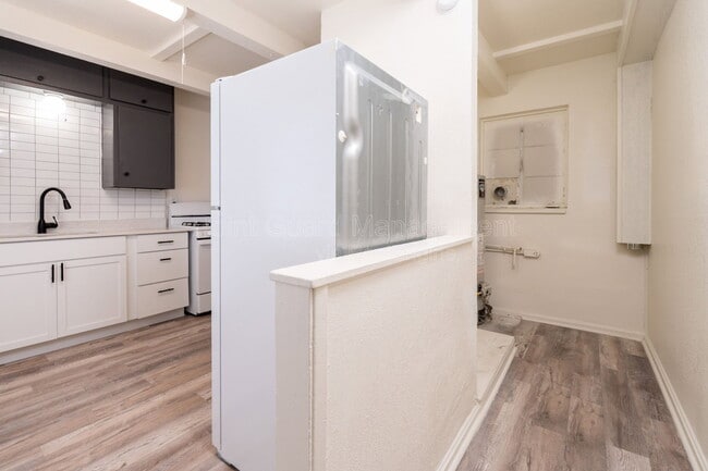 Building Photo - 1325 W Dora St